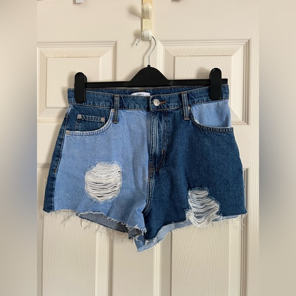 NWOT! Forever21 Colorblock Frayed Denim Shorts: Size 27 - Picture 6 of 9